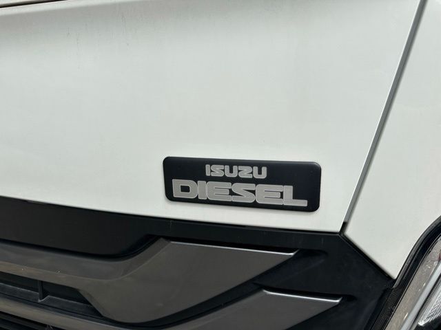 2025 Isuzu NPR XD