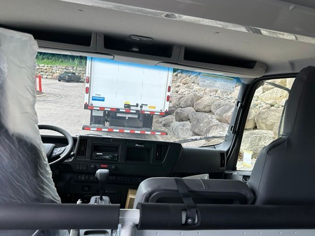 2025 Isuzu NPR XD