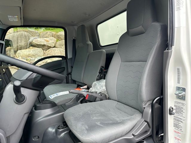 2025 Isuzu NRR