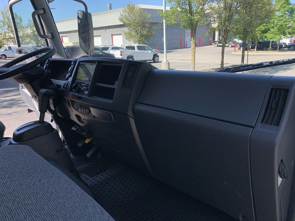 2024 Isuzu NPR HD