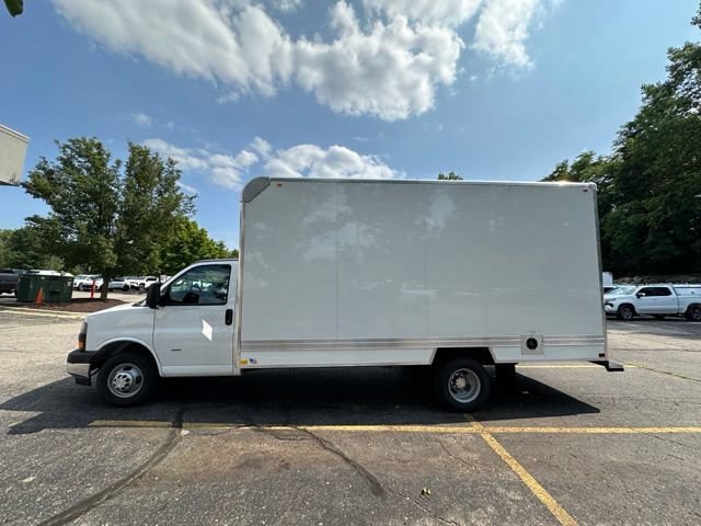 2025 Chevrolet Express 3500