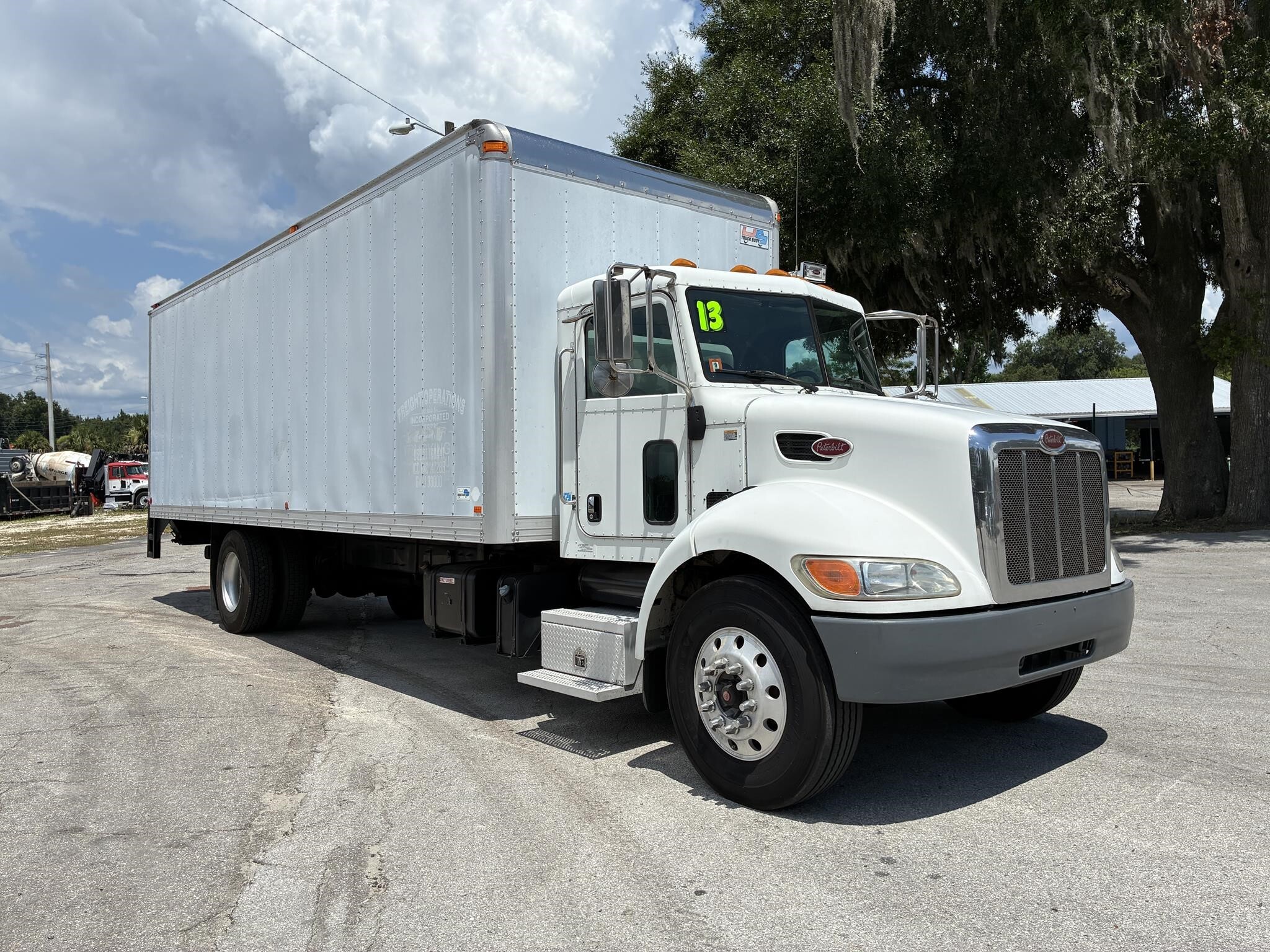 2013 Peterbilt 337