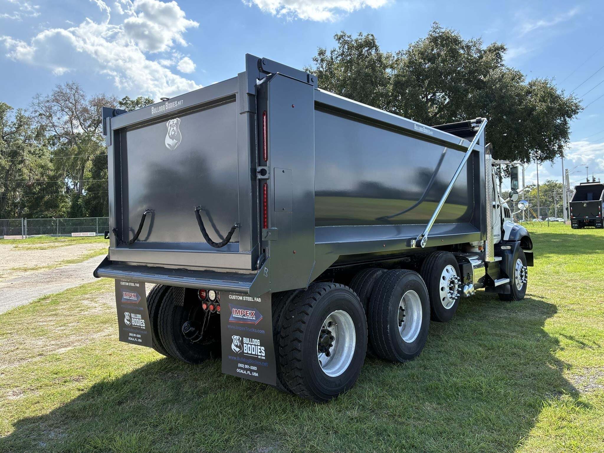 2015 Mack GRANITE GU813