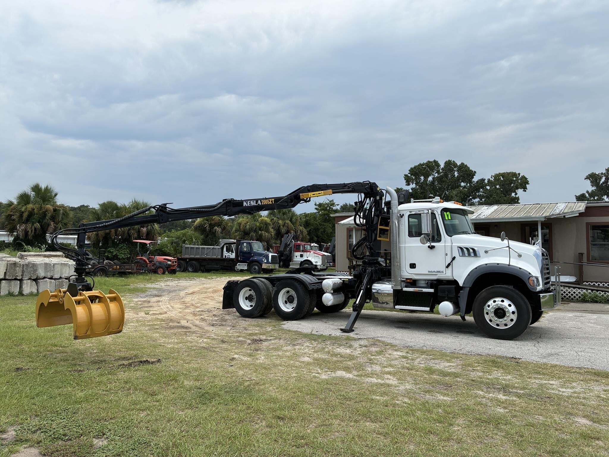 2017 Mack GRANITE GU713