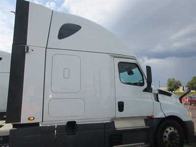 2023 Freightliner CASCADIA 126