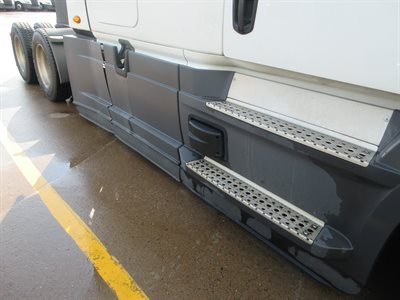 2023 Freightliner CASCADIA 126