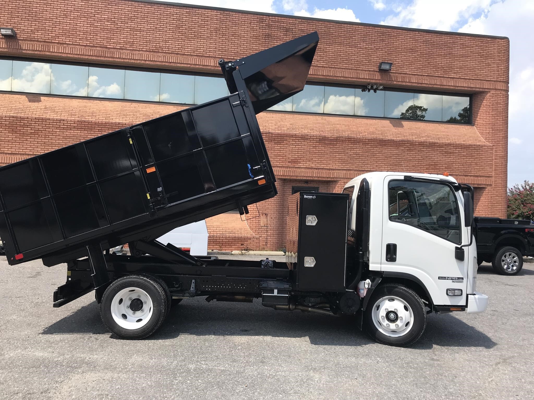 2026 Isuzu NRR