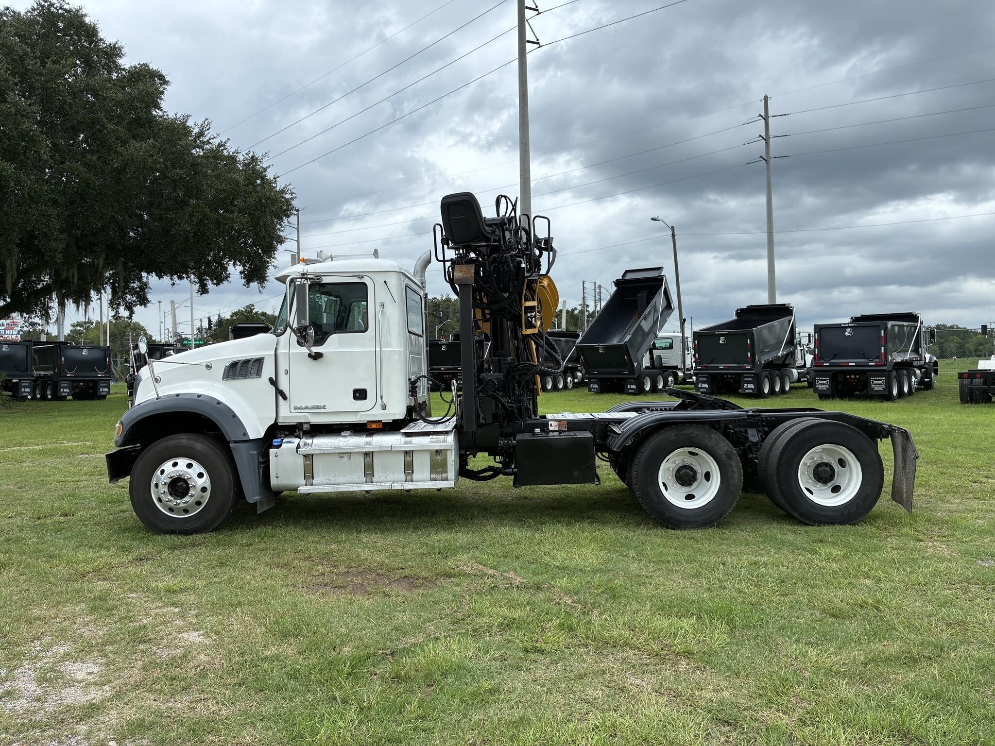 2017 Mack GRANITE GU713